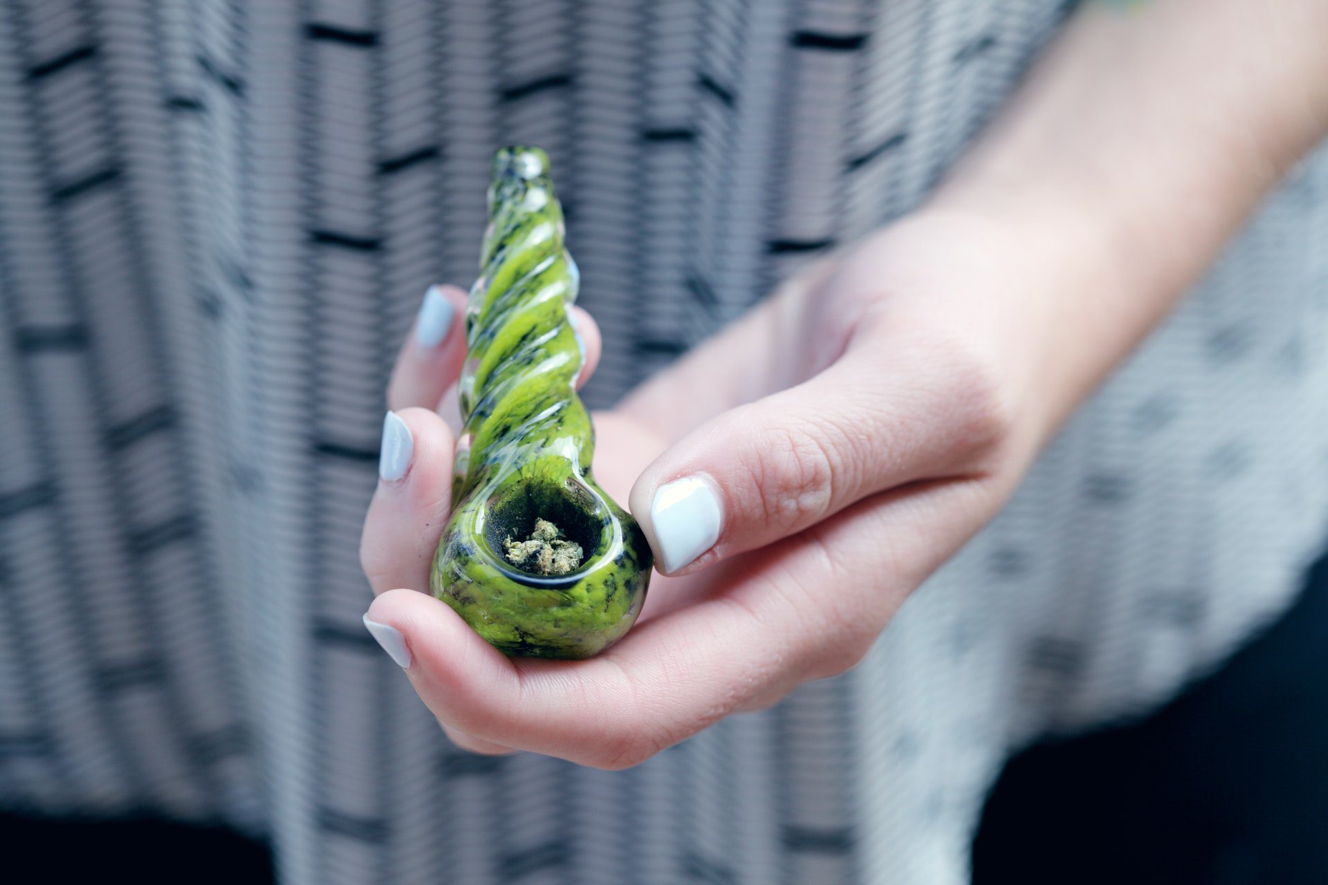 How To Smoke Weed Using A Pipe - First-Time Smoker's Guide | Emjay