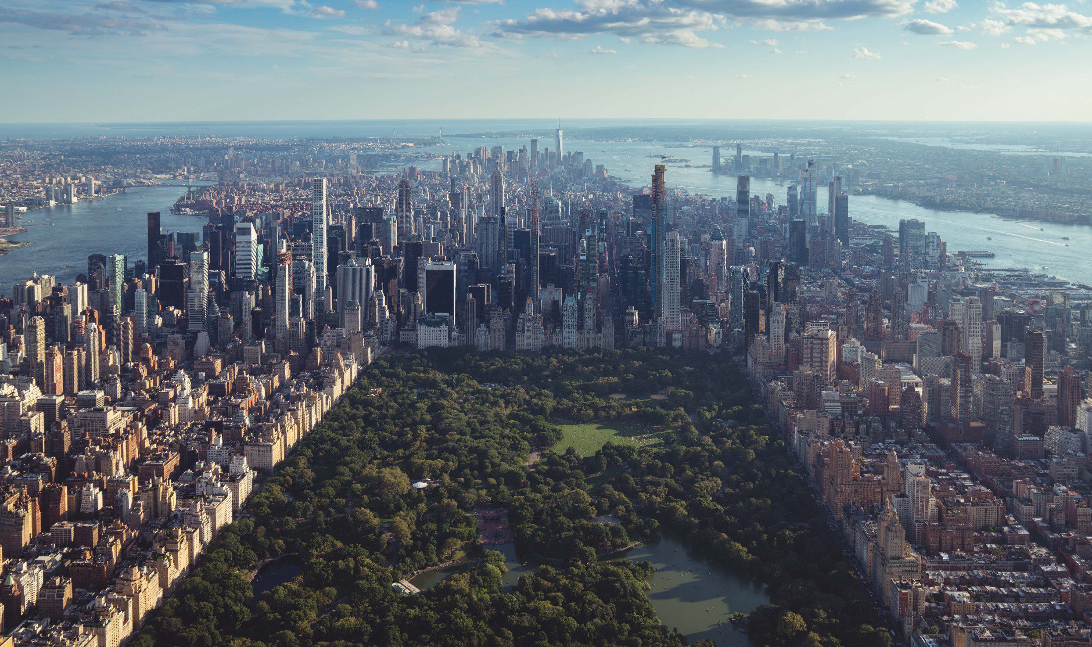 New york city versus LA - Emjay - Photo by Jermaine Ee on Unsplash