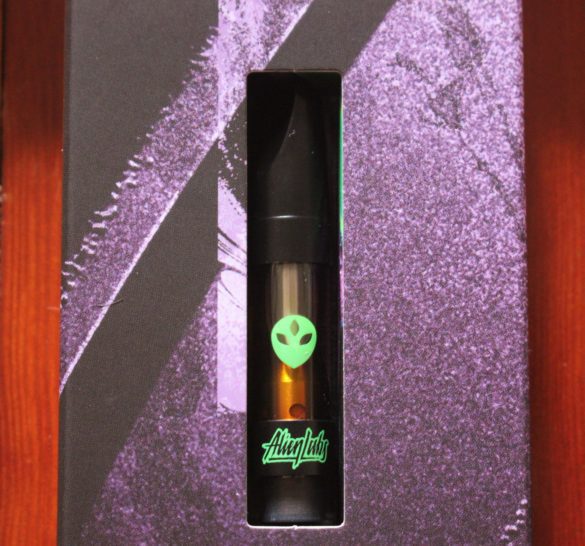 Alien Labs review of their vape cartridge in MoonBox