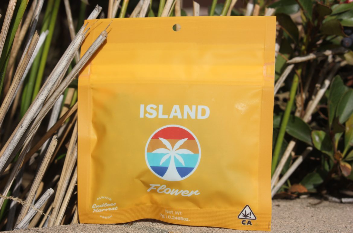 Island_StrawberryBanana_CarrieDabshaw Island cannabis review on Emjay.